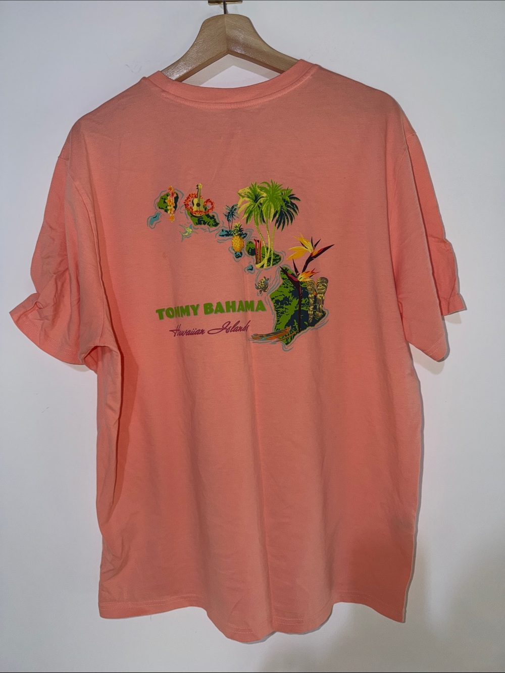 Tommy Bahama mens Coral Tee with Tropical Hawaiian Island Graphic size large